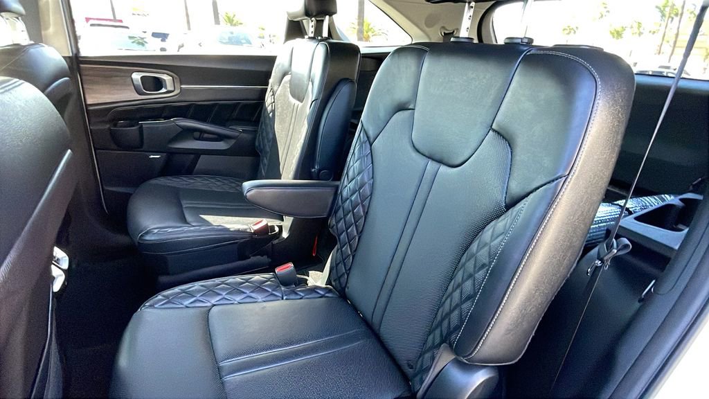 Used 2022 Kia Sorento SX Prestige image 16