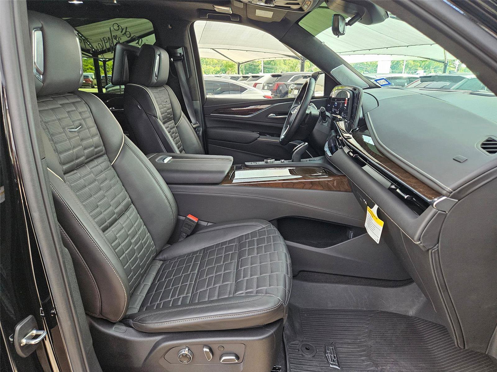 Used 2024 Cadillac Escalade Sport Platinum w/ LPO, ONYX Package AWD/4WD image 29