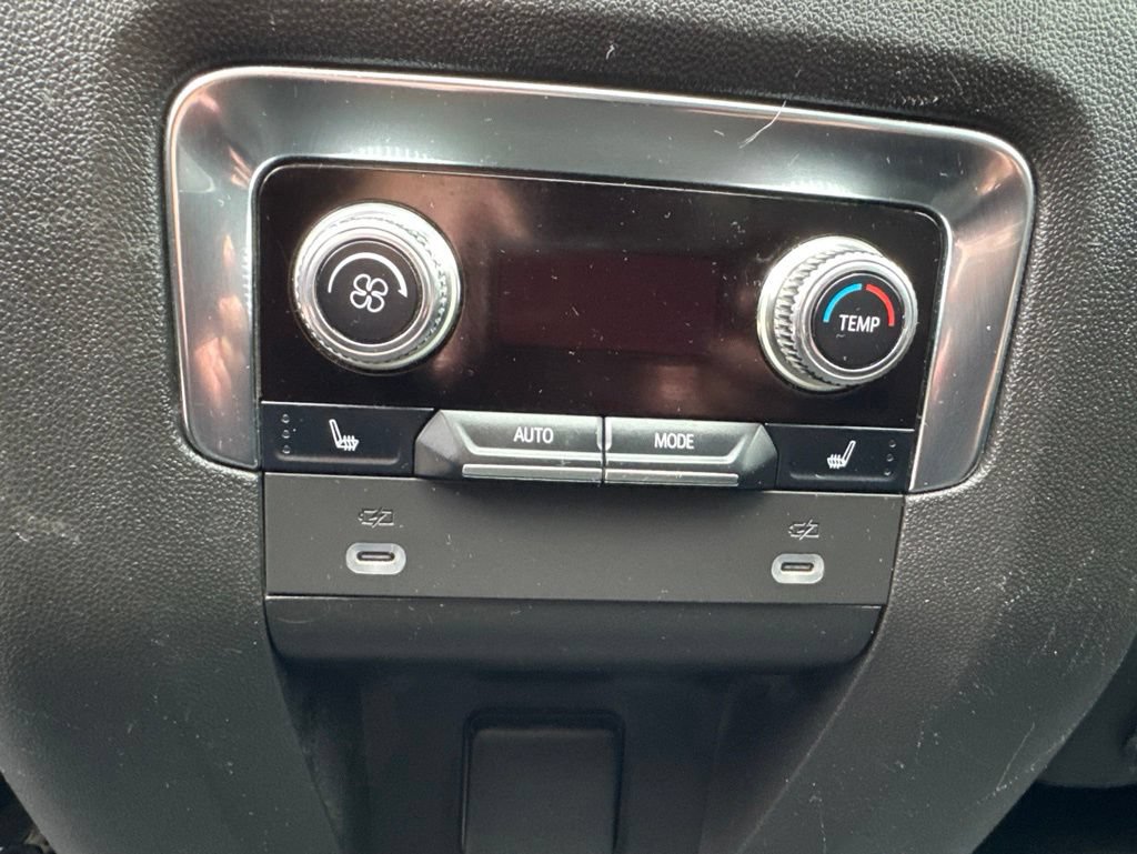 Used 2022 GMC Yukon Denali AWD/4WD image 15