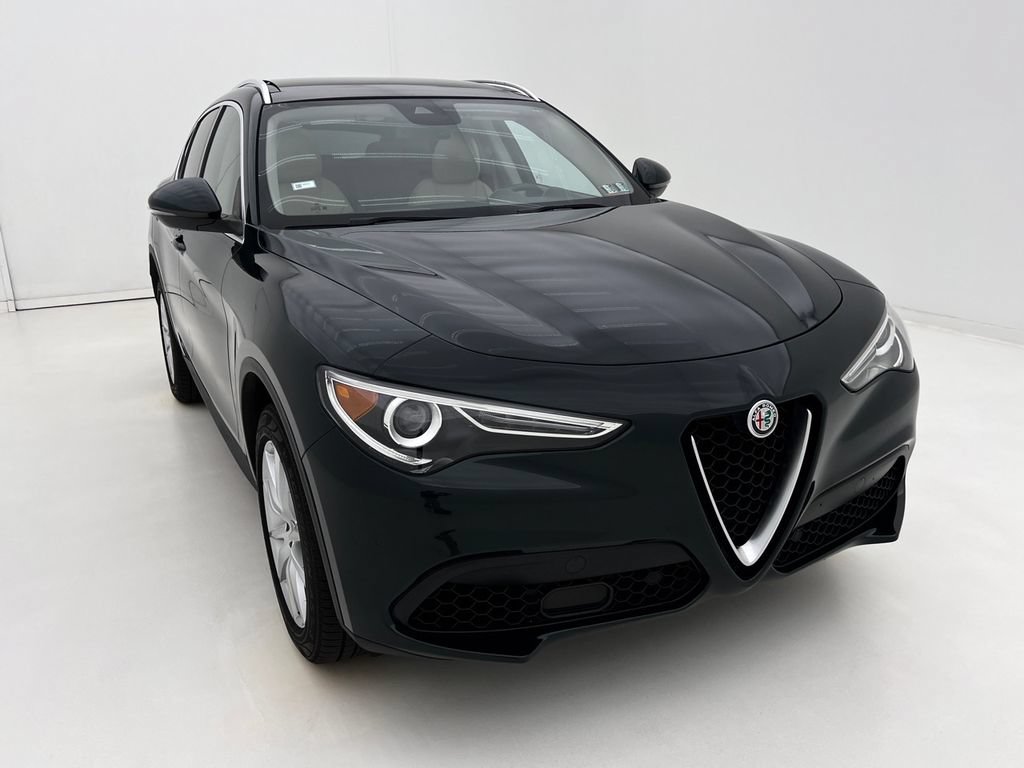 Used 2019 Alfa Romeo Stelvio Ti Lusso w/ Quick Order Package 22X Lusso AWD/4WD image 3