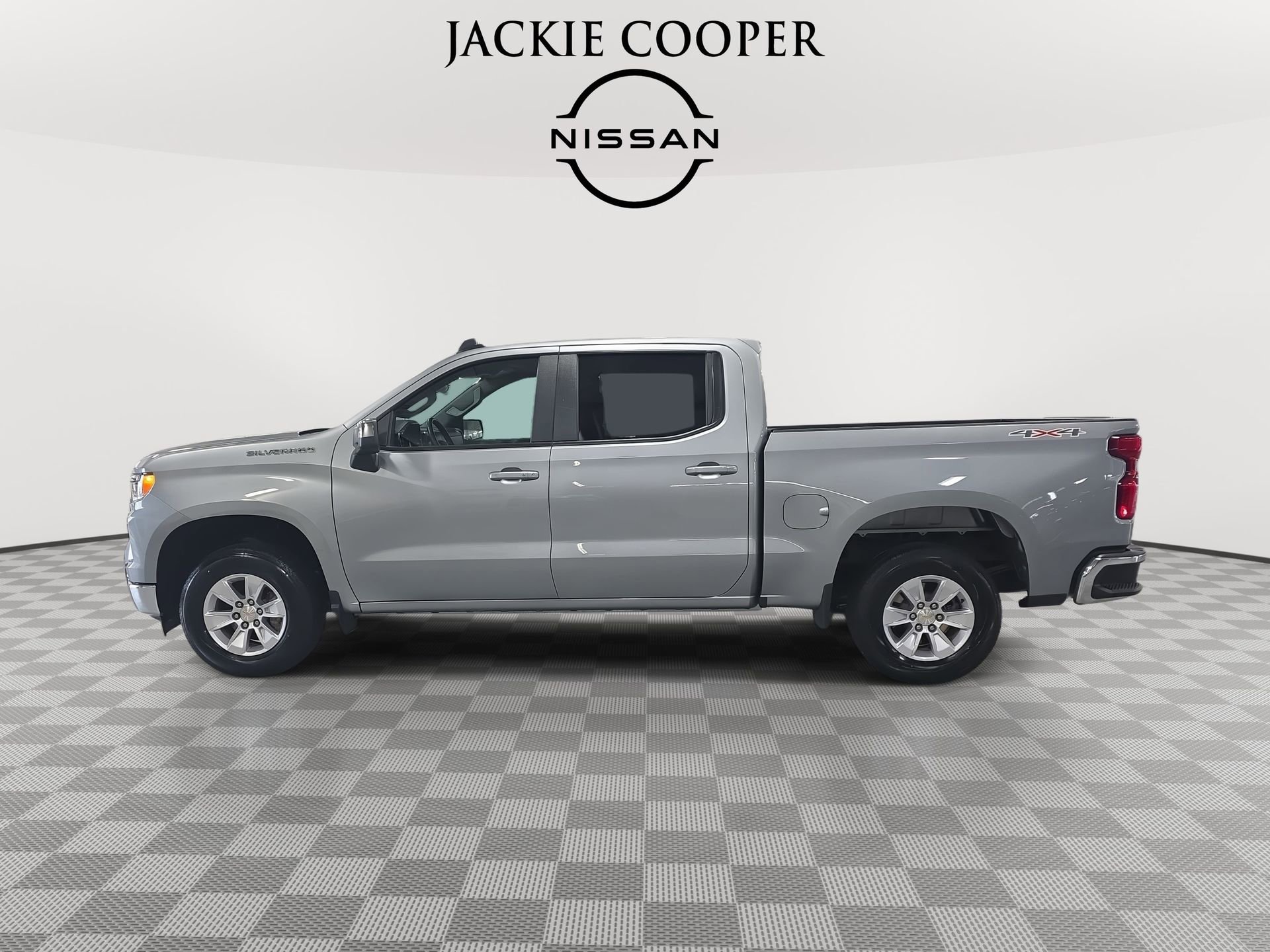 Used 2025 Chevrolet Silverado 1500 LT image 8