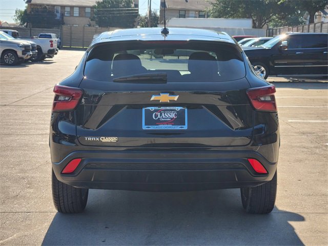 Used 2024 Chevrolet Trax LS w/ LS Convenience Package FWD image 12