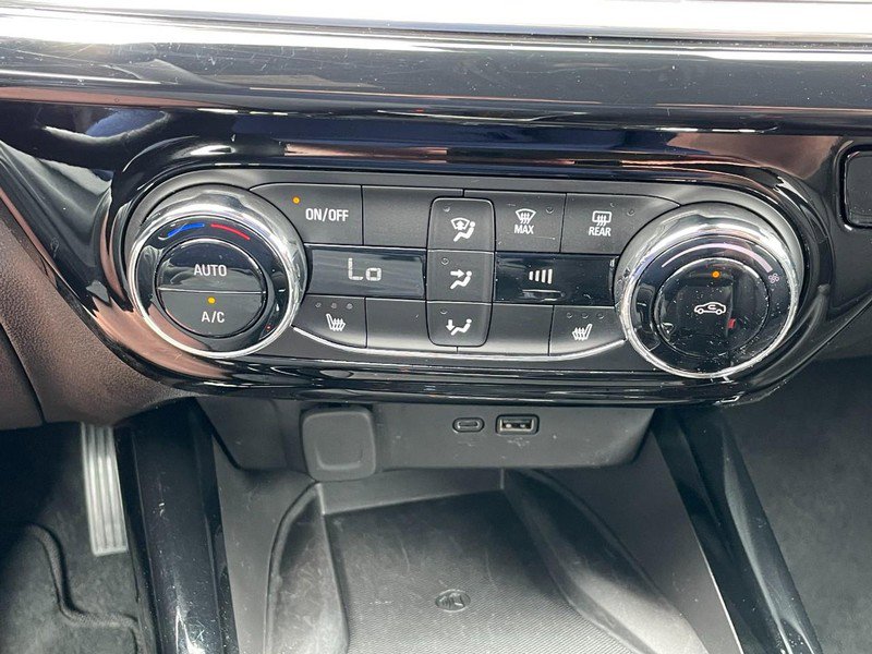 Used 2025 Chevrolet Trax RS w/ Sunroof Package FWD image 36