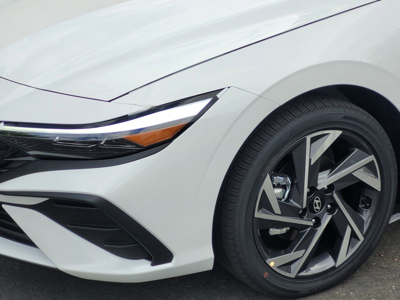 New 2025 Hyundai Elantra SEL image 2