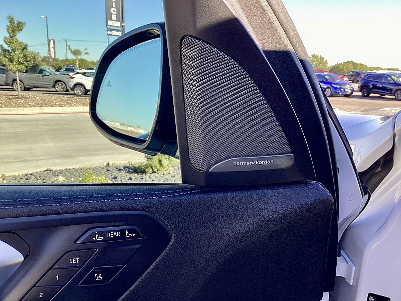 Used 2021 BMW X7 xDrive40i w/ Premium Package image 11