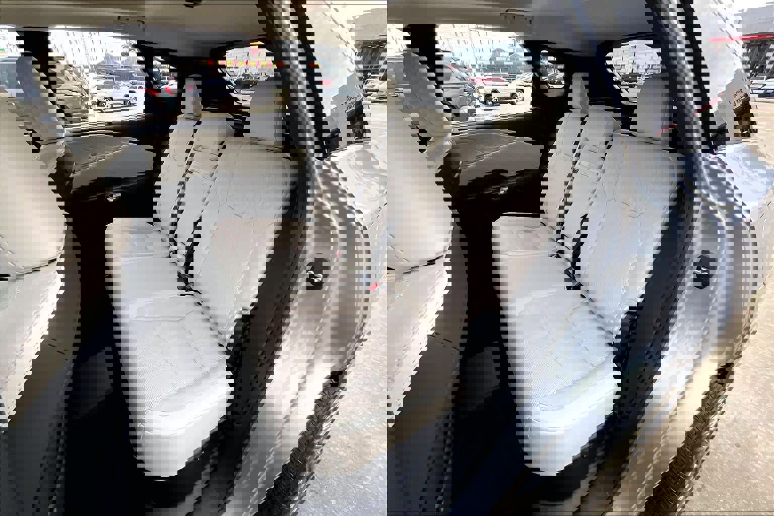 Certified 2025 Lexus RX 450h Luxury w/ Convenience Package image 38