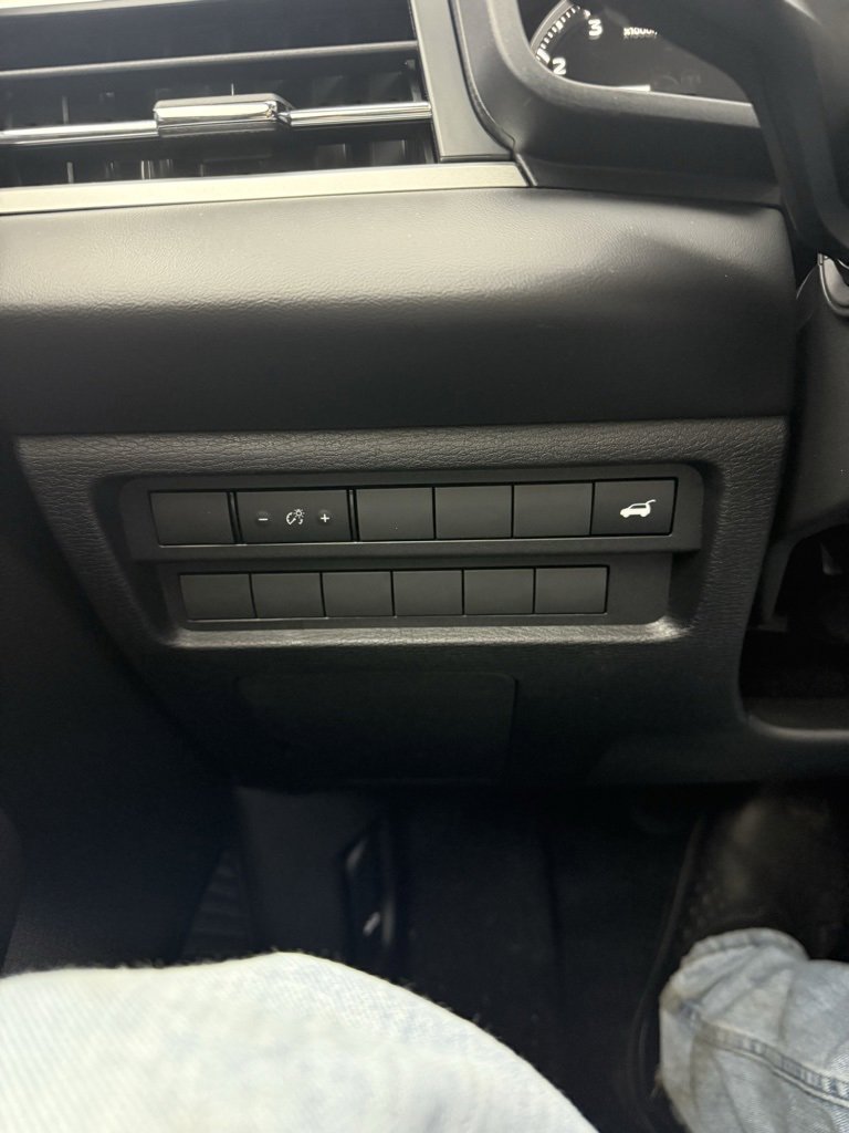 New 2025 Mitsubishi Outlander SE image 18