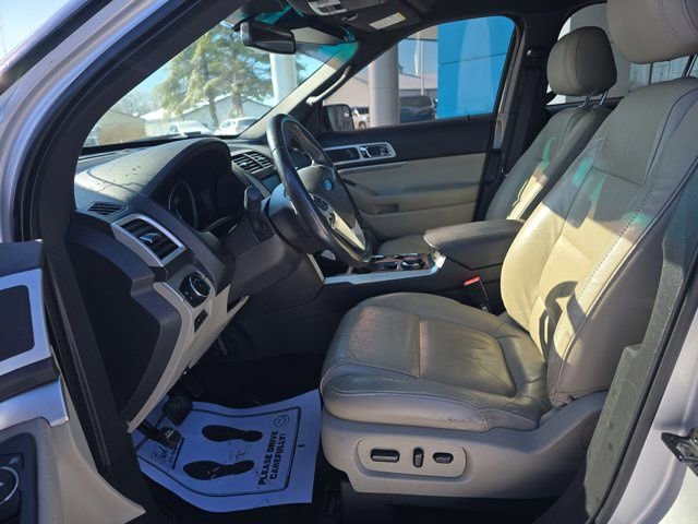 Used 2014 Ford Explorer XLT w/ Equipment Group 202A image 26
