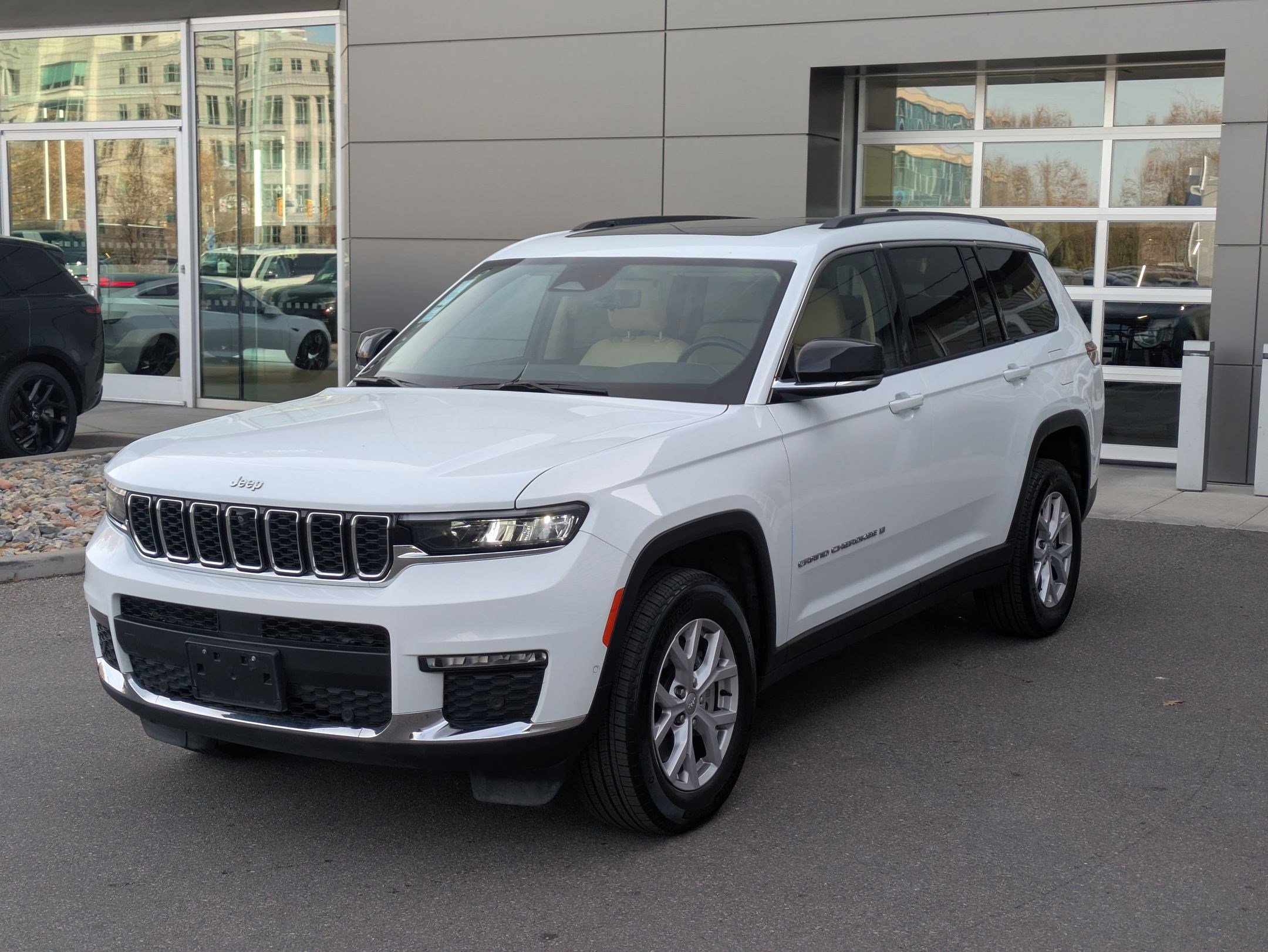 Used 2022 Jeep Grand Cherokee L Limited w/ Luxury Tech Group II image 8