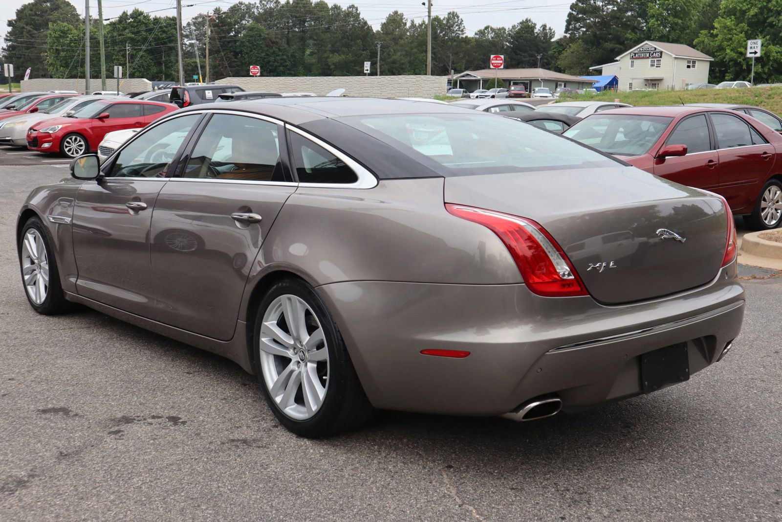 Used 2011 Jaguar XJ L RWD image 4