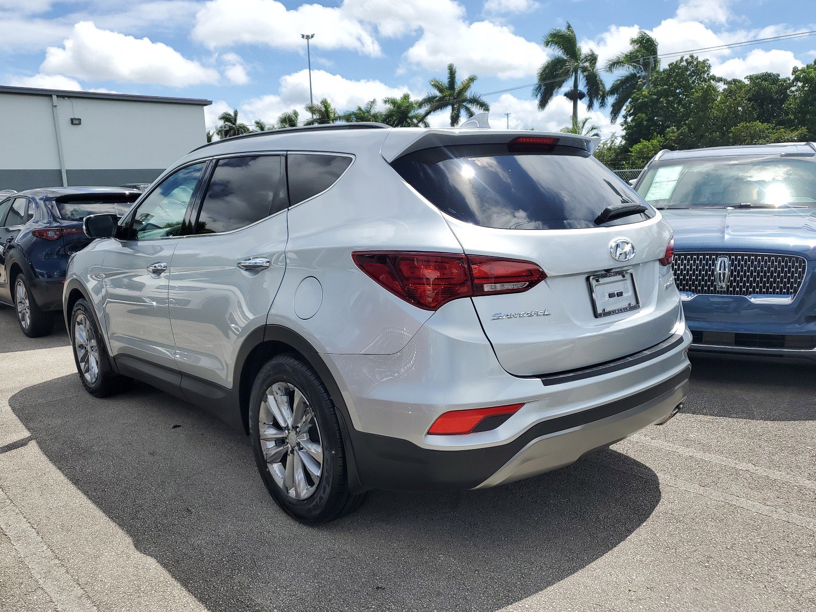 Used 2018 Hyundai Santa Fe Sport 2.0T w/ Cargo Package FWD image 3