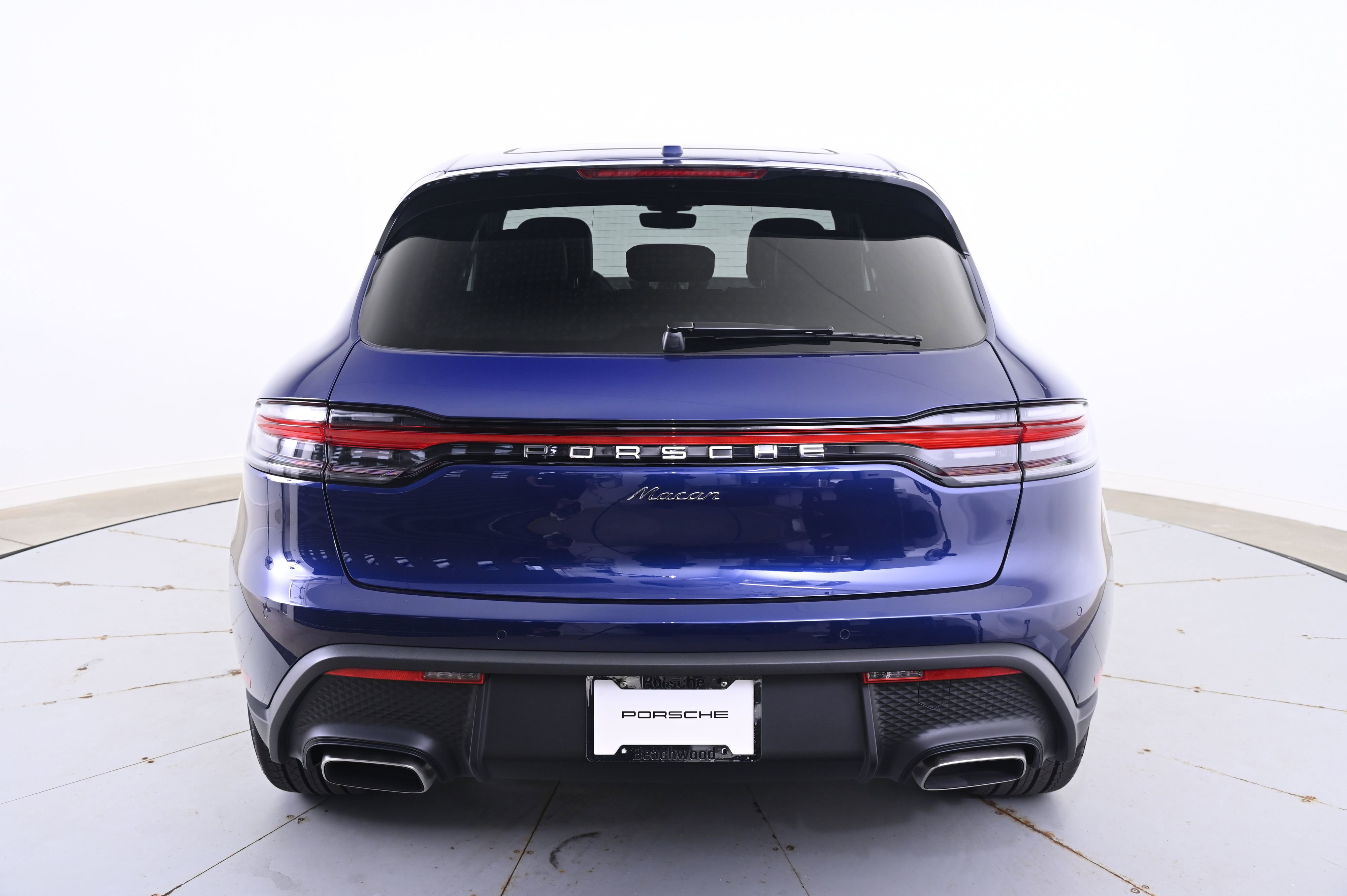 Certified 2025 Porsche Macan image 6