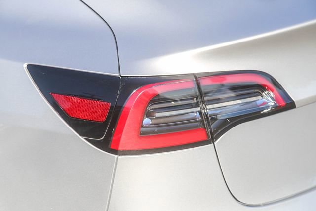 Used 2018 Tesla Model 3 Long Range image 10