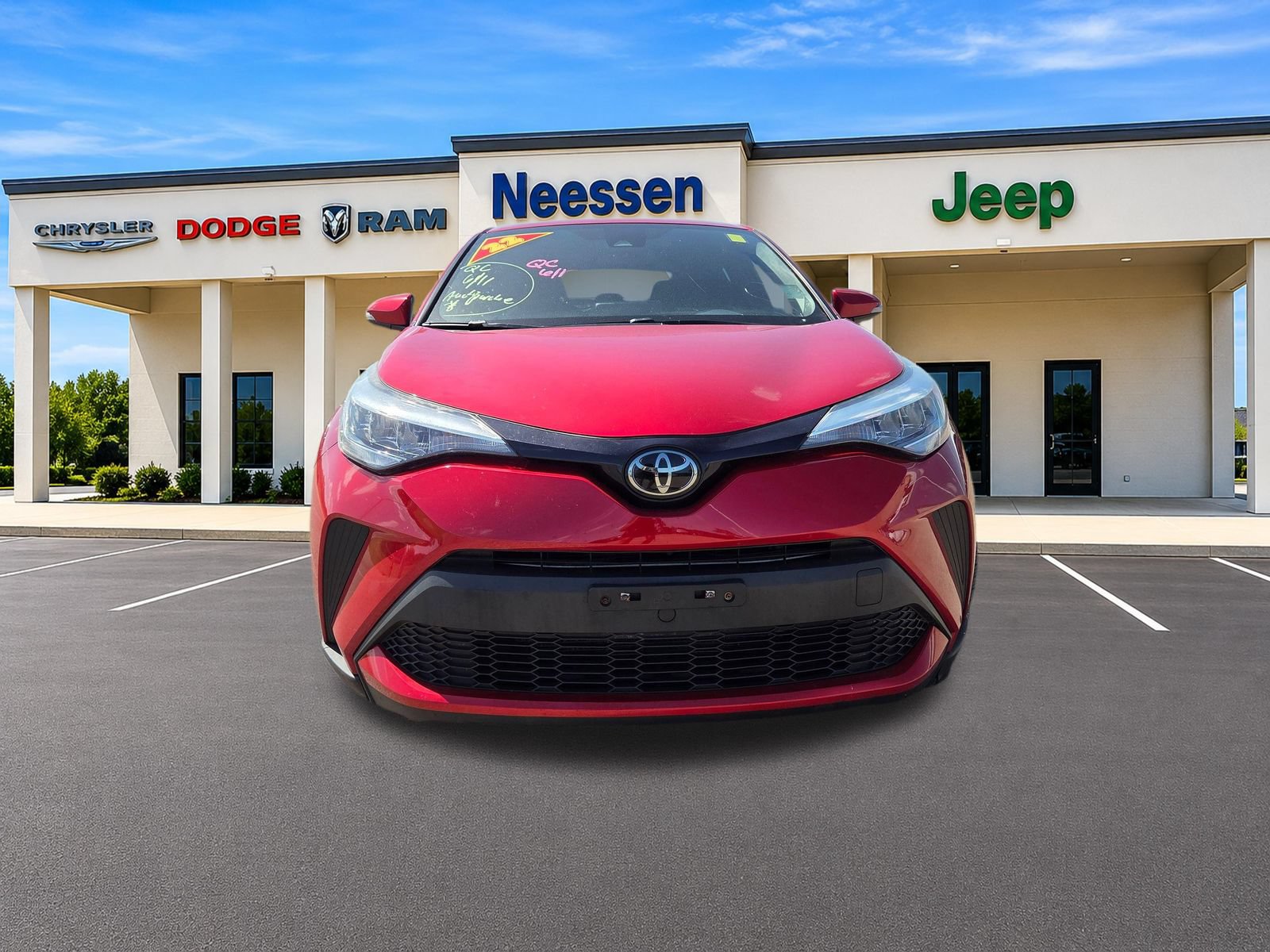 Used 2022 Toyota C-HR XLE FWD image 2