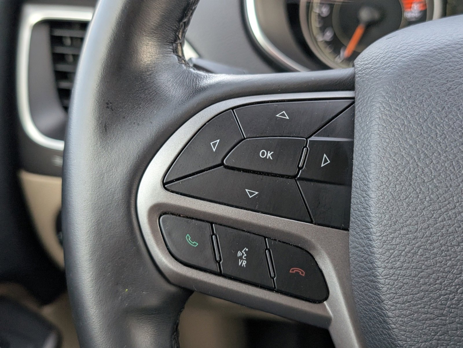 Certified 2019 Jeep Cherokee Latitude w/ Cold Weather Group image 25