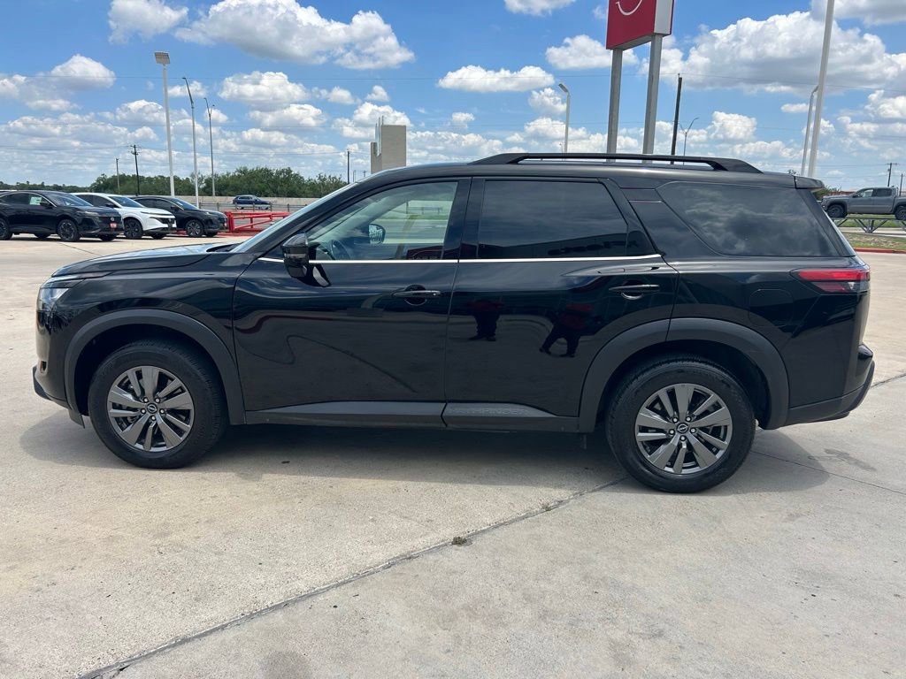 Certified 2025 Nissan Pathfinder SV FWD image 4