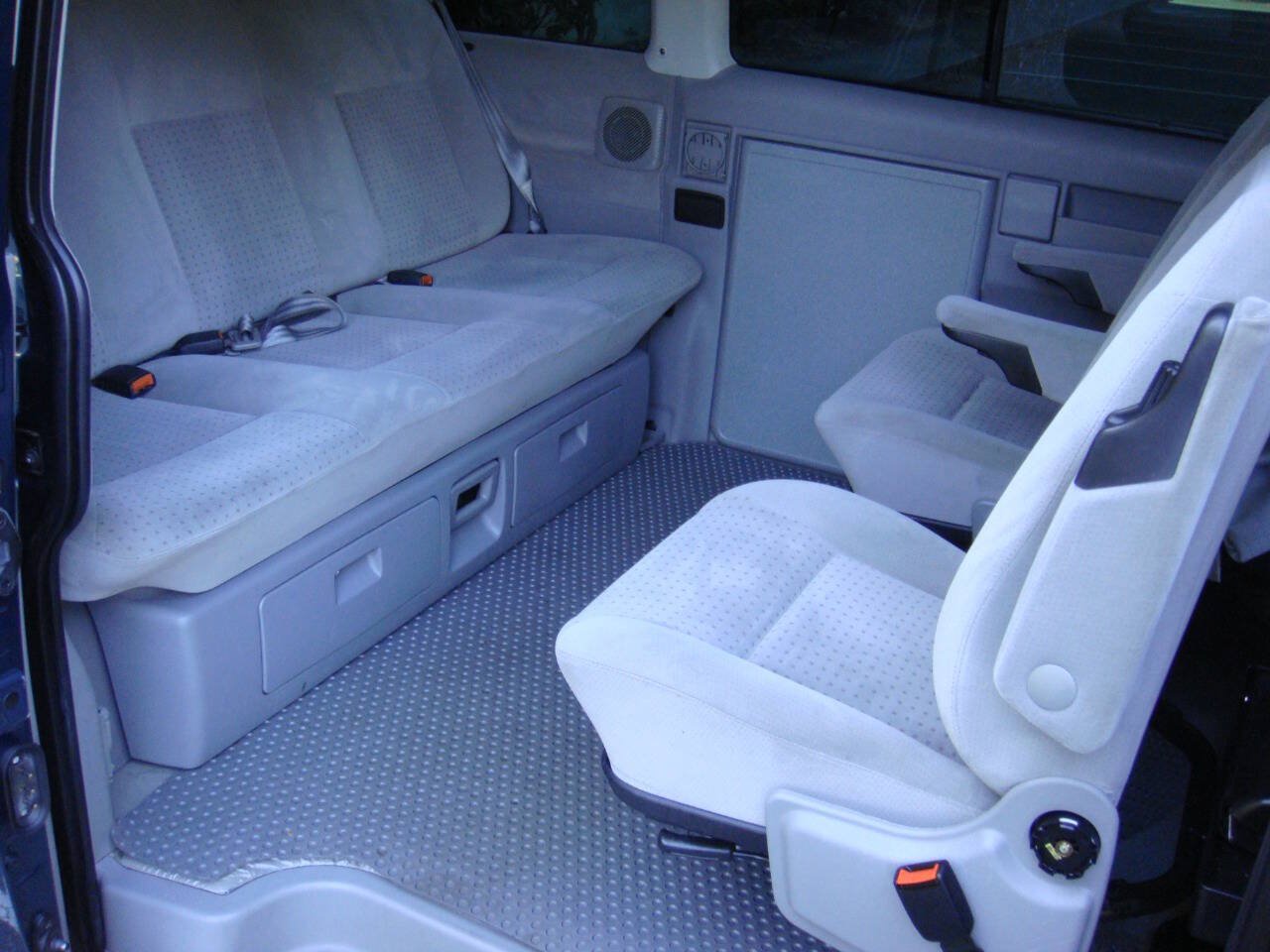 Used 2003 Volkswagen Eurovan MV FWD image 15