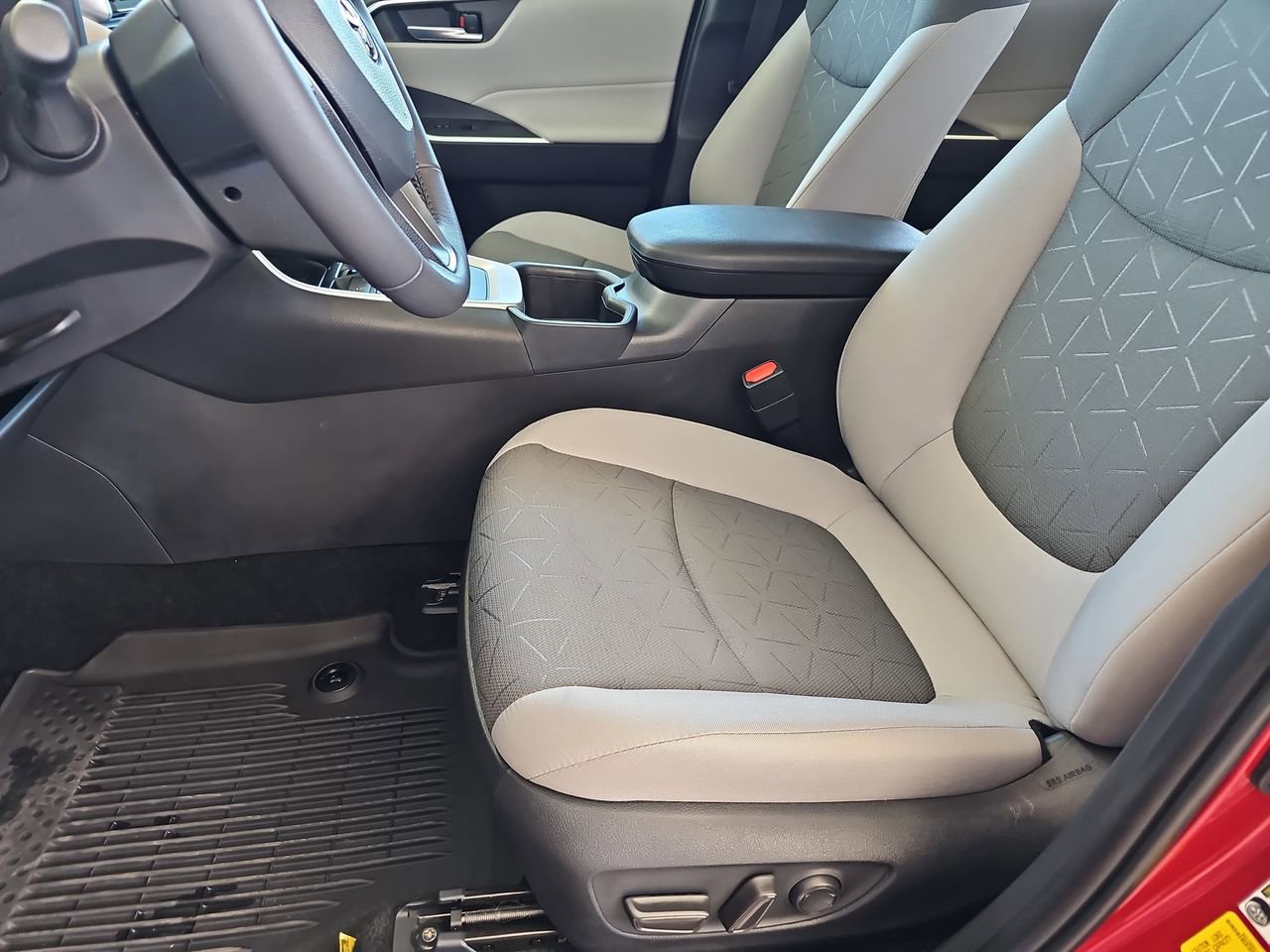 Used 2025 Toyota RAV4 XLE w/ Weather Package image 19