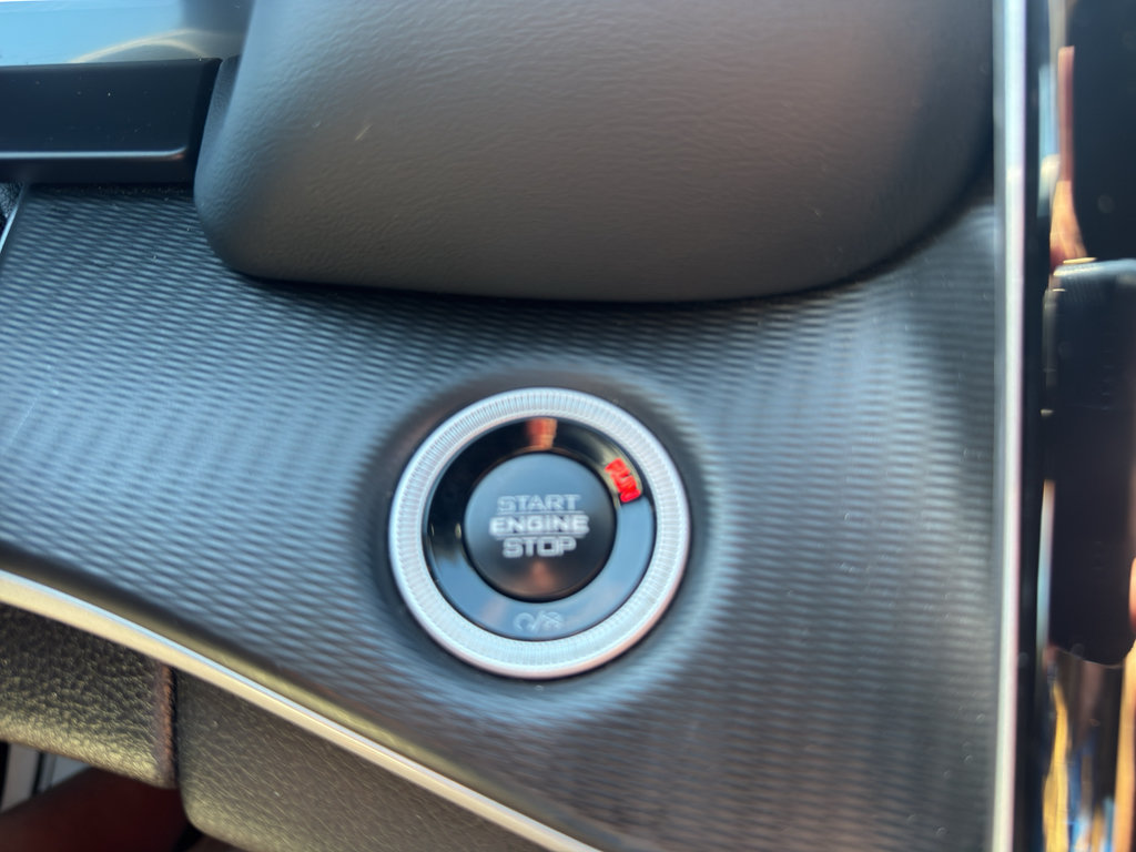 Used 2025 Jeep Grand Cherokee Laredo X RWD image 25