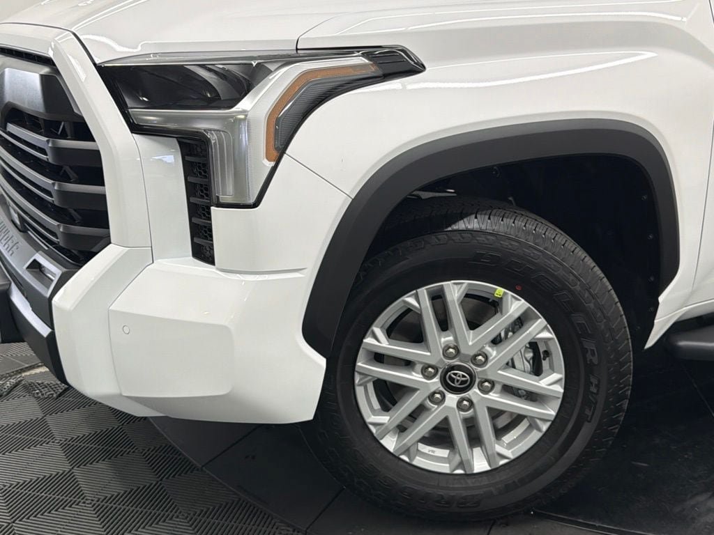 New 2026 Toyota Tundra SR5 w/ SR5 Convenience Package RWD image 4