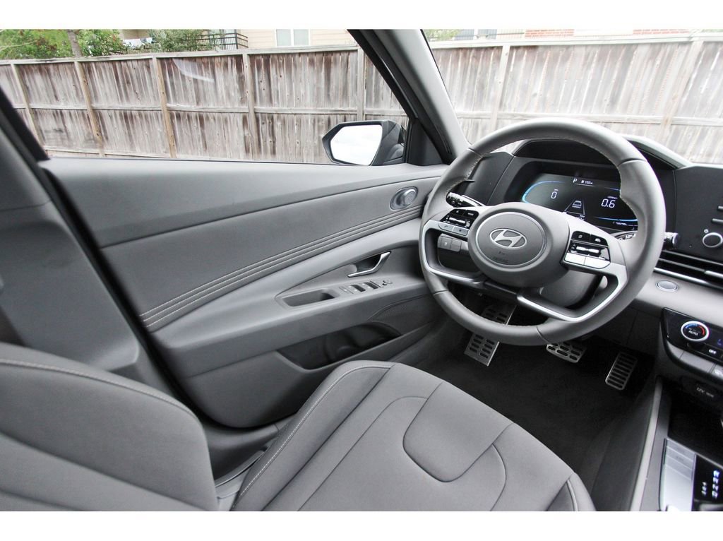 Certified 2025 Hyundai Elantra Sport image 9