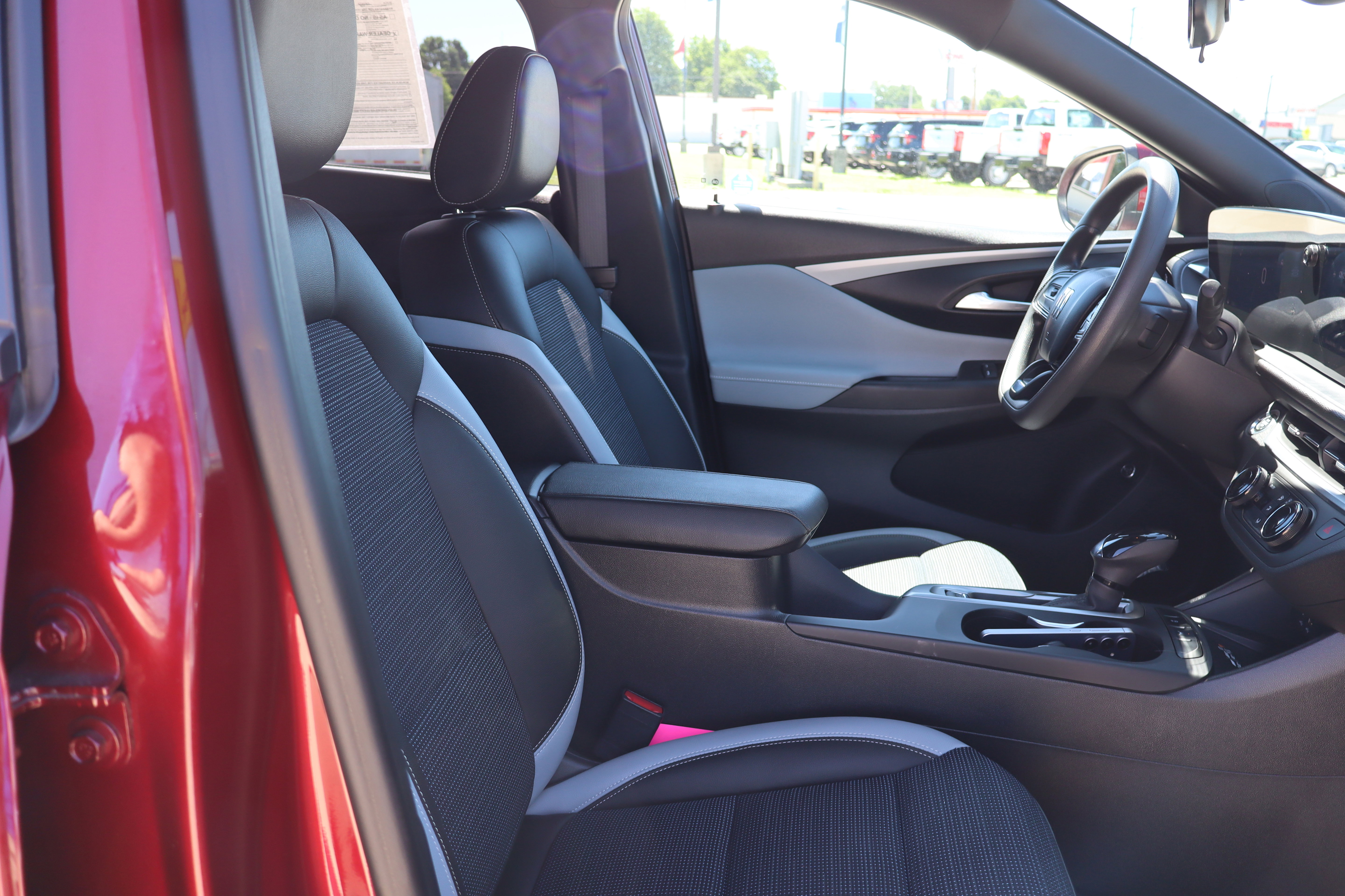 Used 2024 Buick Envista Preferred w/ Convenience II Package FWD image 12