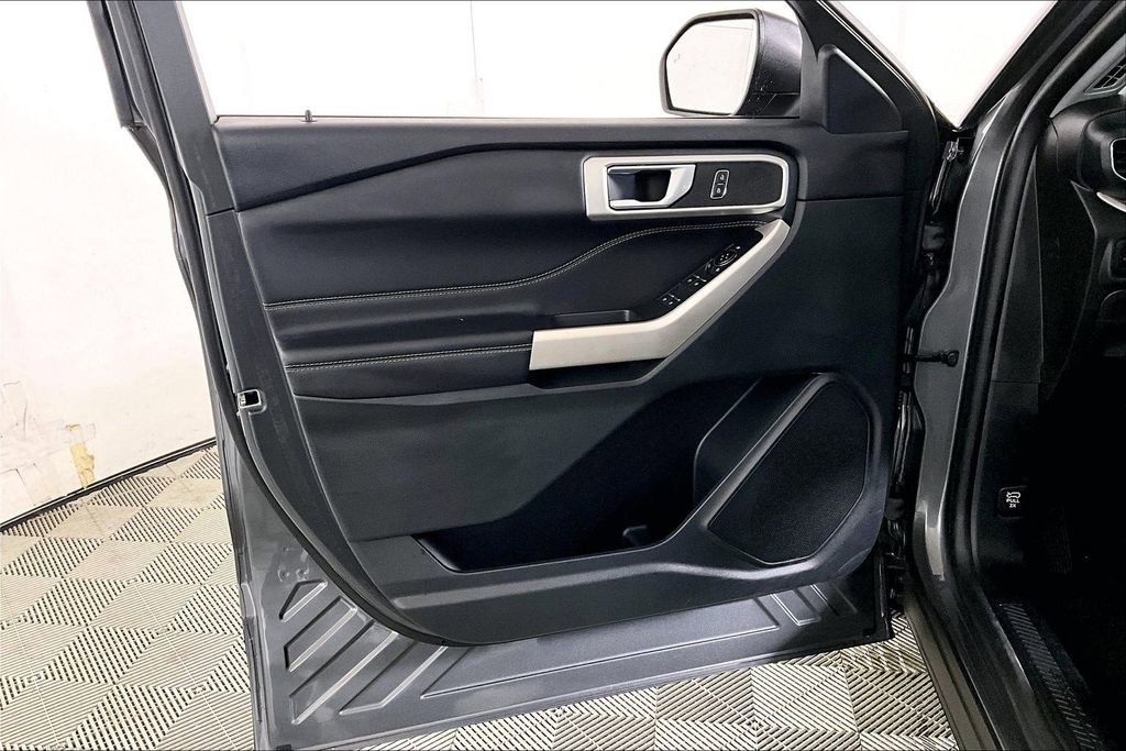 Used 2023 Ford Explorer XLT w/ Equipment Group 202A image 23