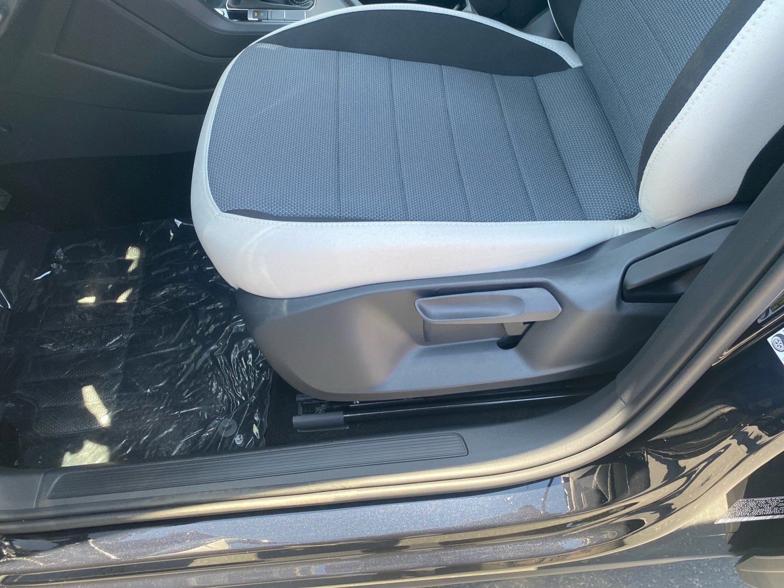 New 2025 Volkswagen Taos S image 14