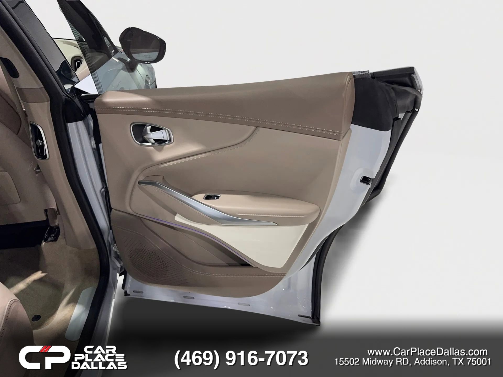 Used 2021 Aston Martin DBX image 33