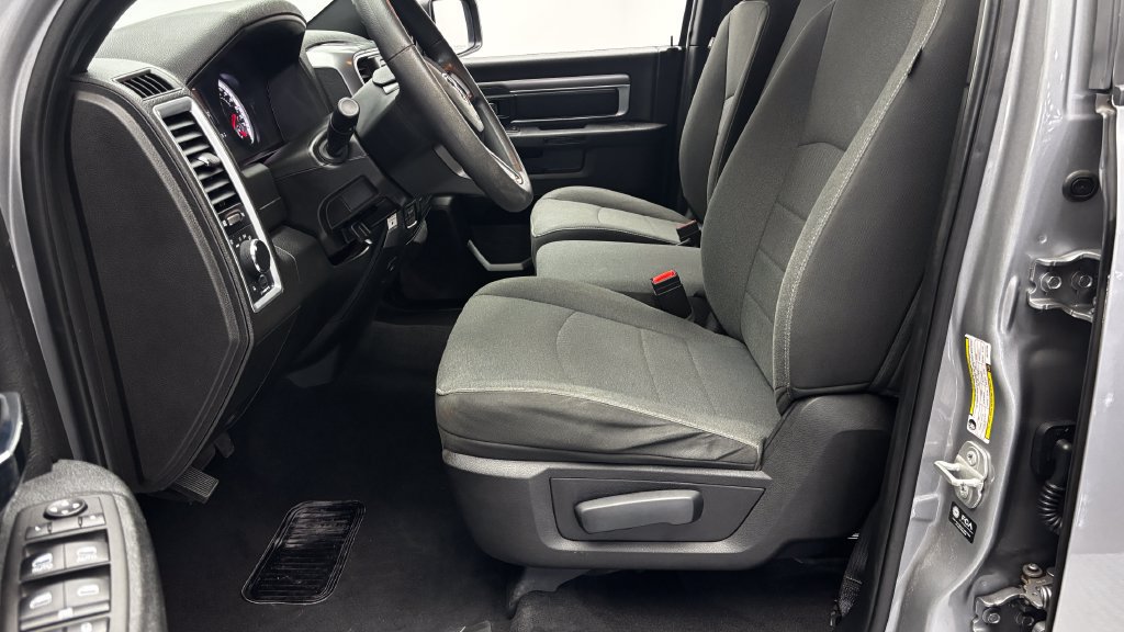 Used 2024 RAM 1500 Warlock AWD/4WD image 12