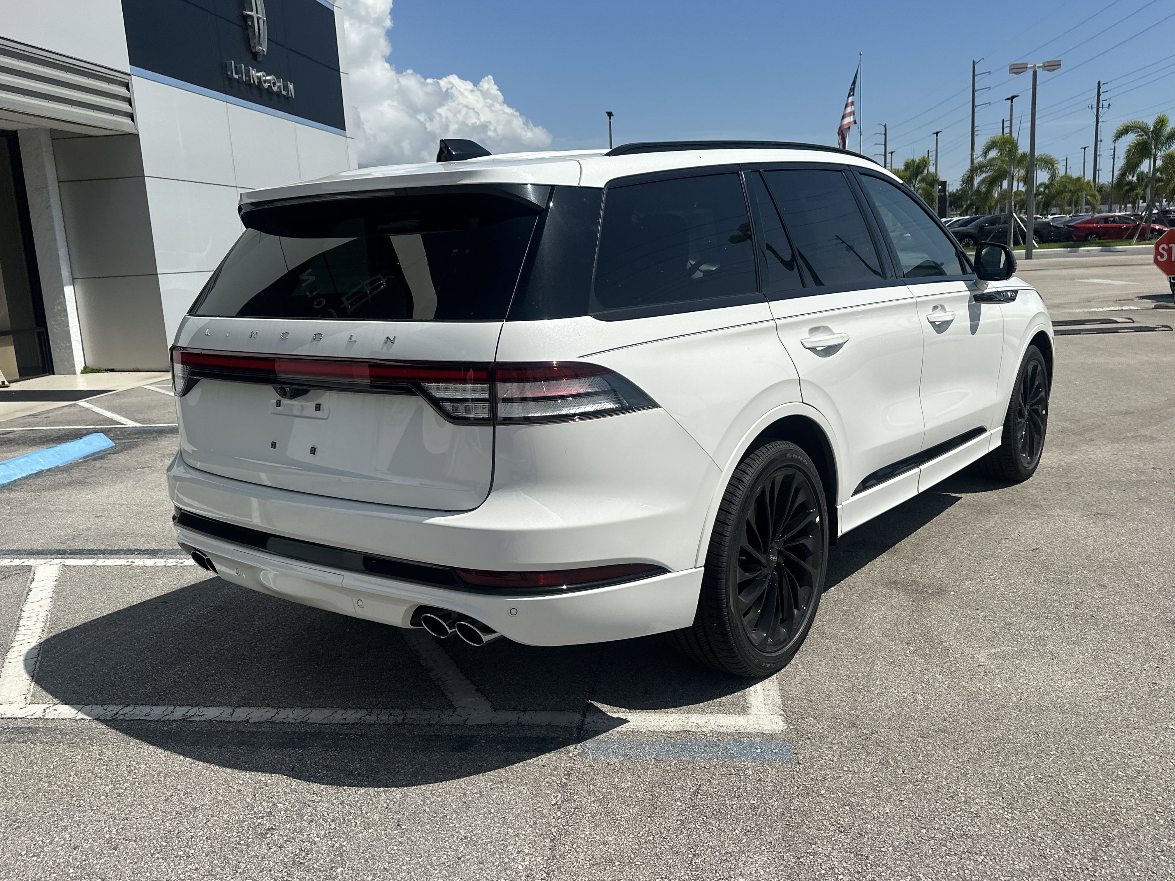 New 2025 Lincoln Aviator Reserve w/ Luxury Package image 6