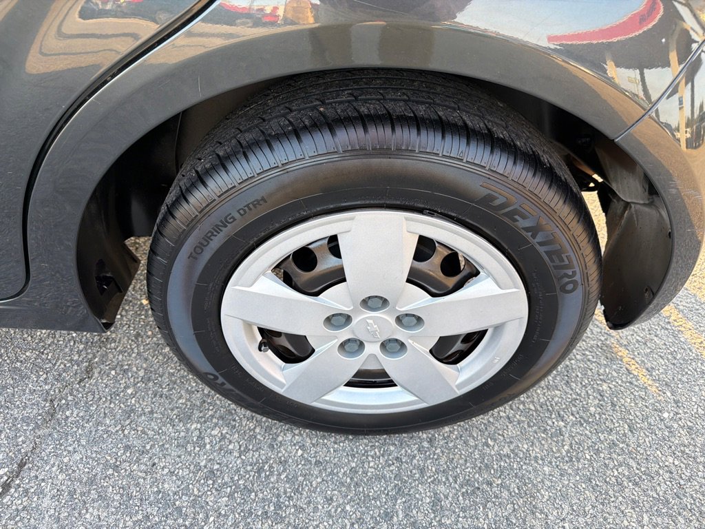 Used 2014 Chevrolet Sonic LS image 9