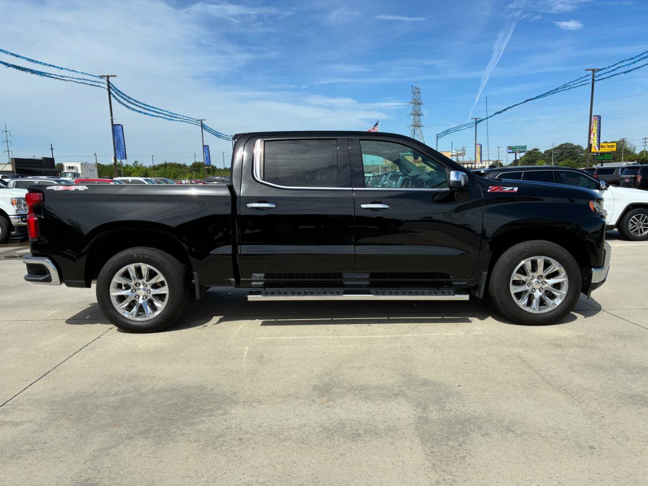 Used 2022 Chevrolet Silverado 1500 LTZ w/ Z71 Off-Road Package AWD/4WD image 5