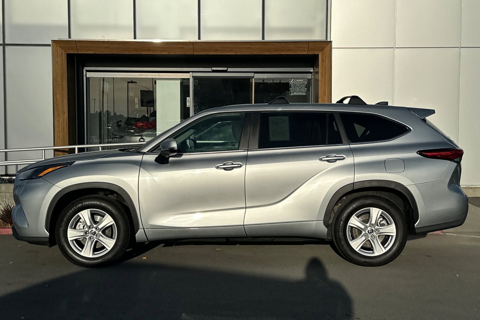 Used 2023 Toyota Highlander L image 5