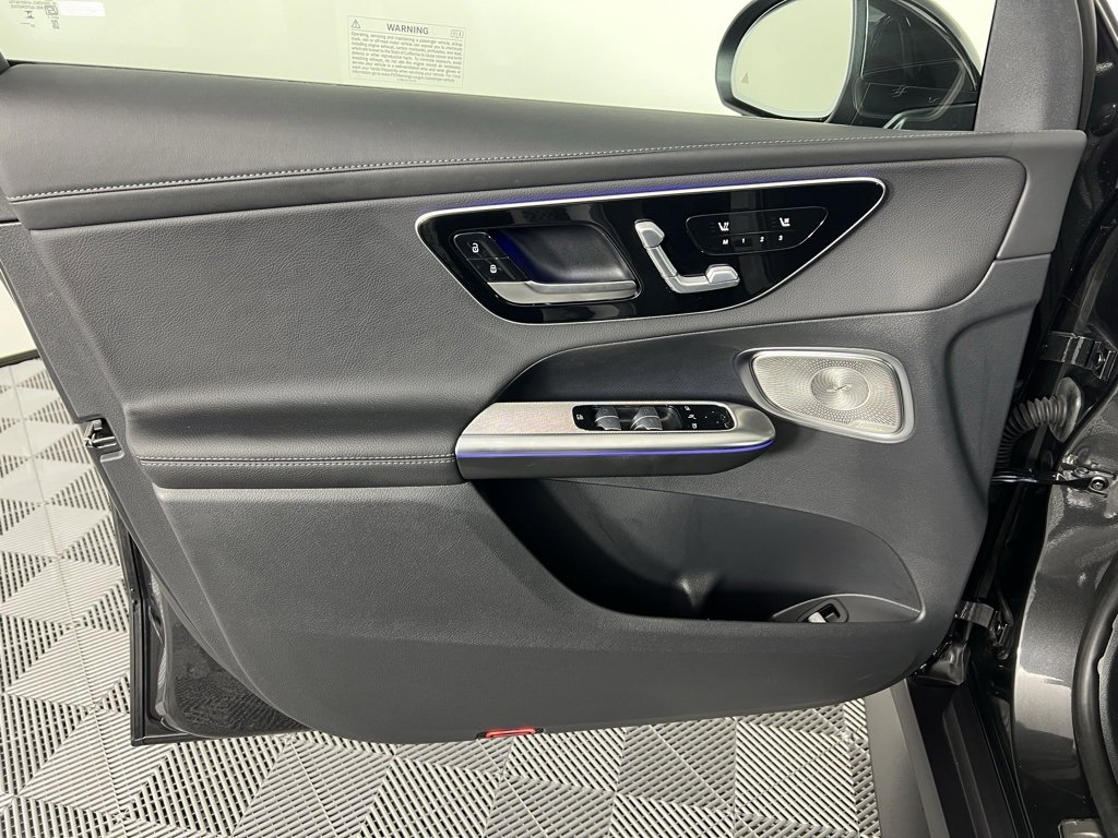 Used 2025 Mercedes-Benz GLC 300 4MATIC image 12