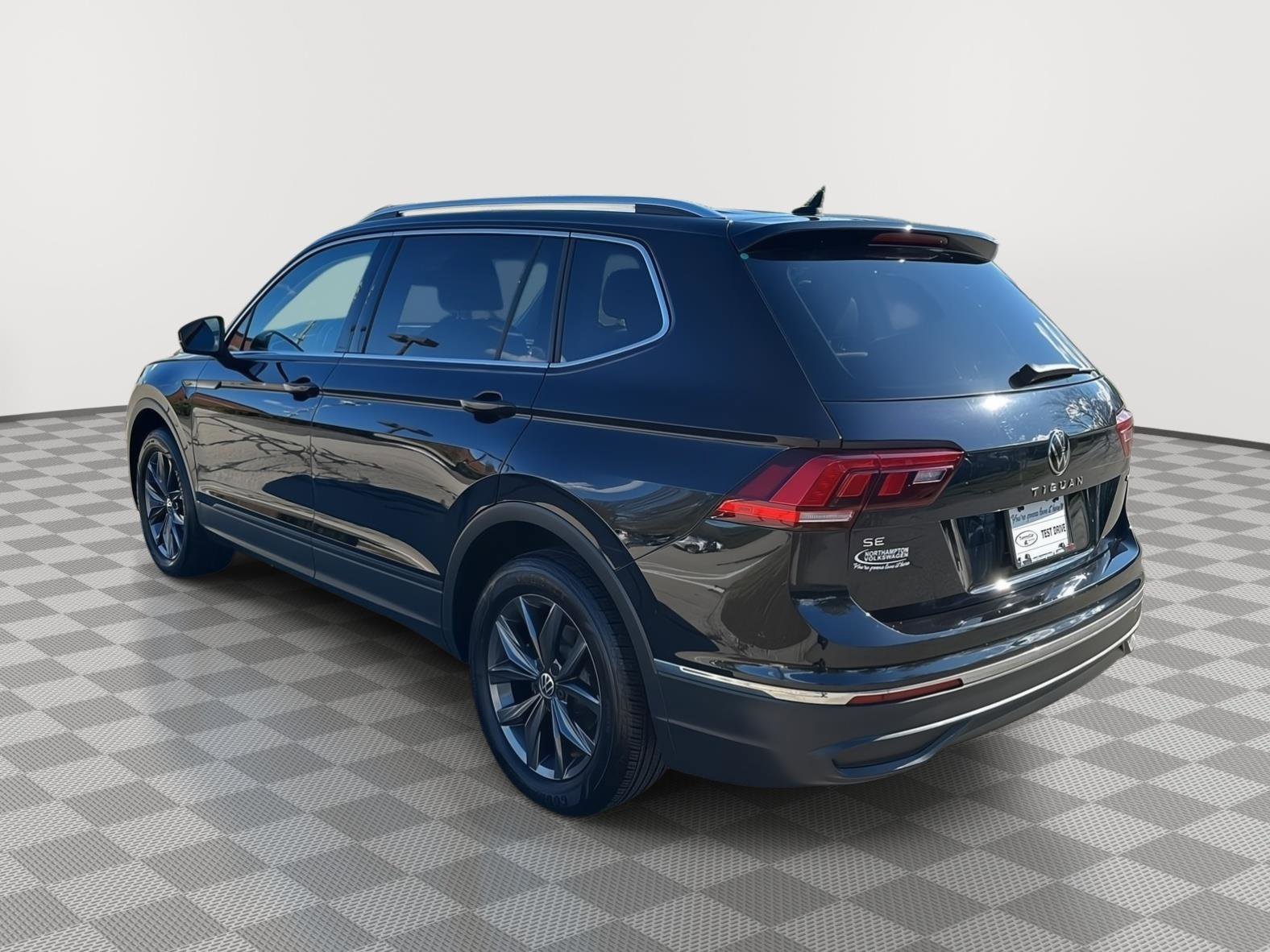 Used 2023 Volkswagen Tiguan SE AWD/4WD image 7