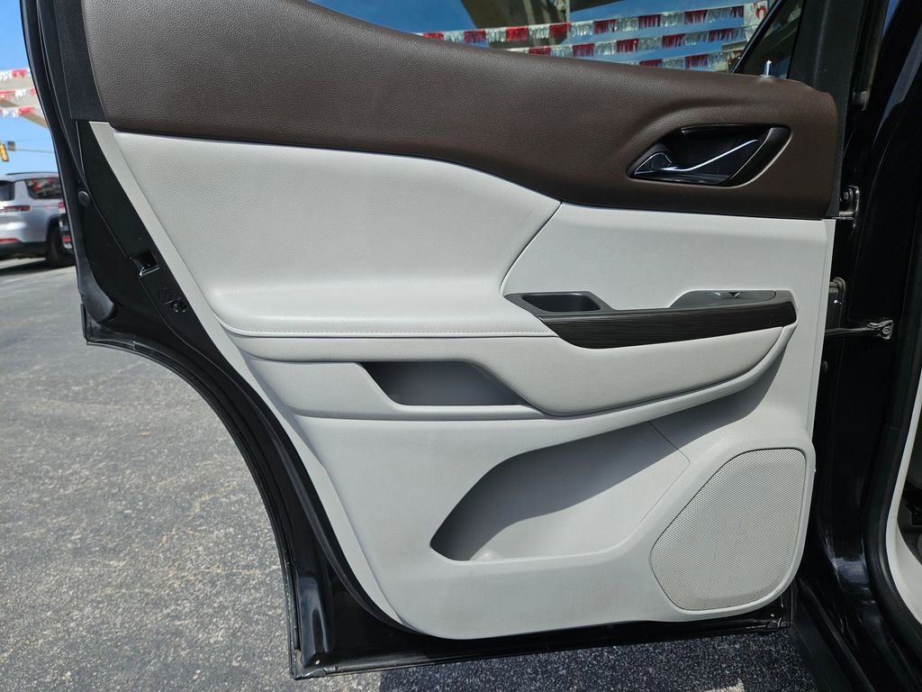 Used 2023 GMC Acadia SLT image 18