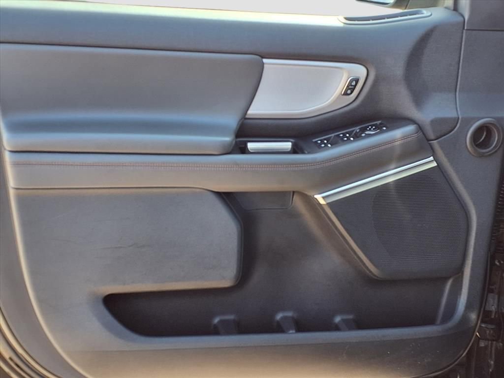 Used 2025 Ford Expedition Active image 18