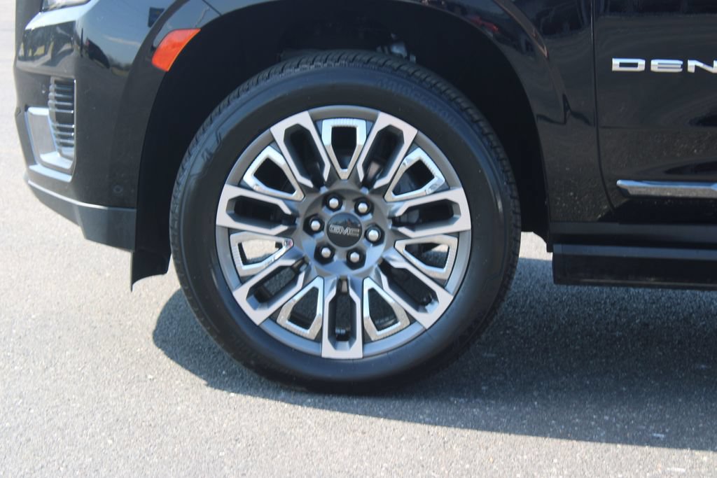 Used 2023 GMC Yukon Denali Ultimate w/ LPO, Floor Liner Package AWD/4WD image 18