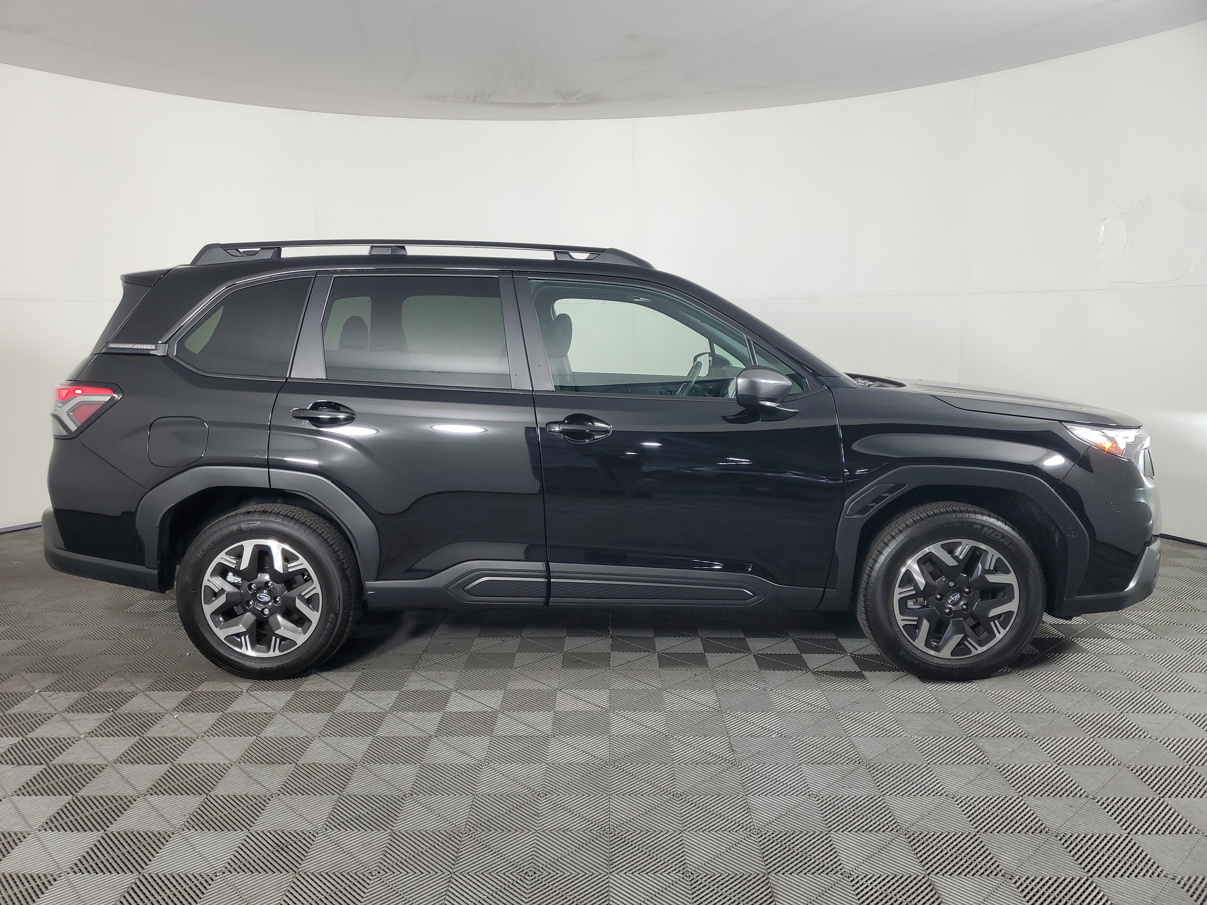 Used 2026 Subaru Forester Premium AWD/4WD image 3