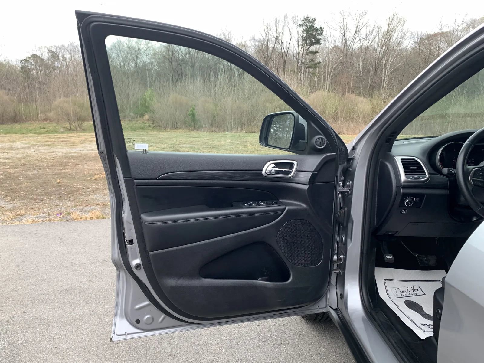 Used 2019 Jeep Grand Cherokee Laredo RWD image 24