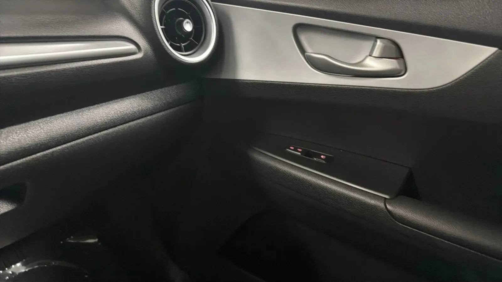 Used 2024 Kia Forte LXS w/ LXS Technology Package FWD image 16