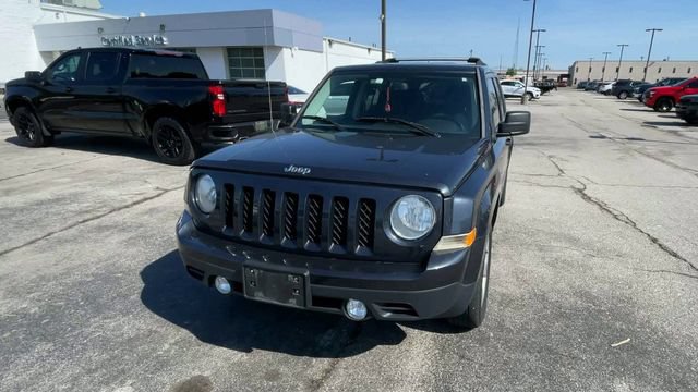Used 2014 Jeep Patriot Latitude AWD/4WD image 5