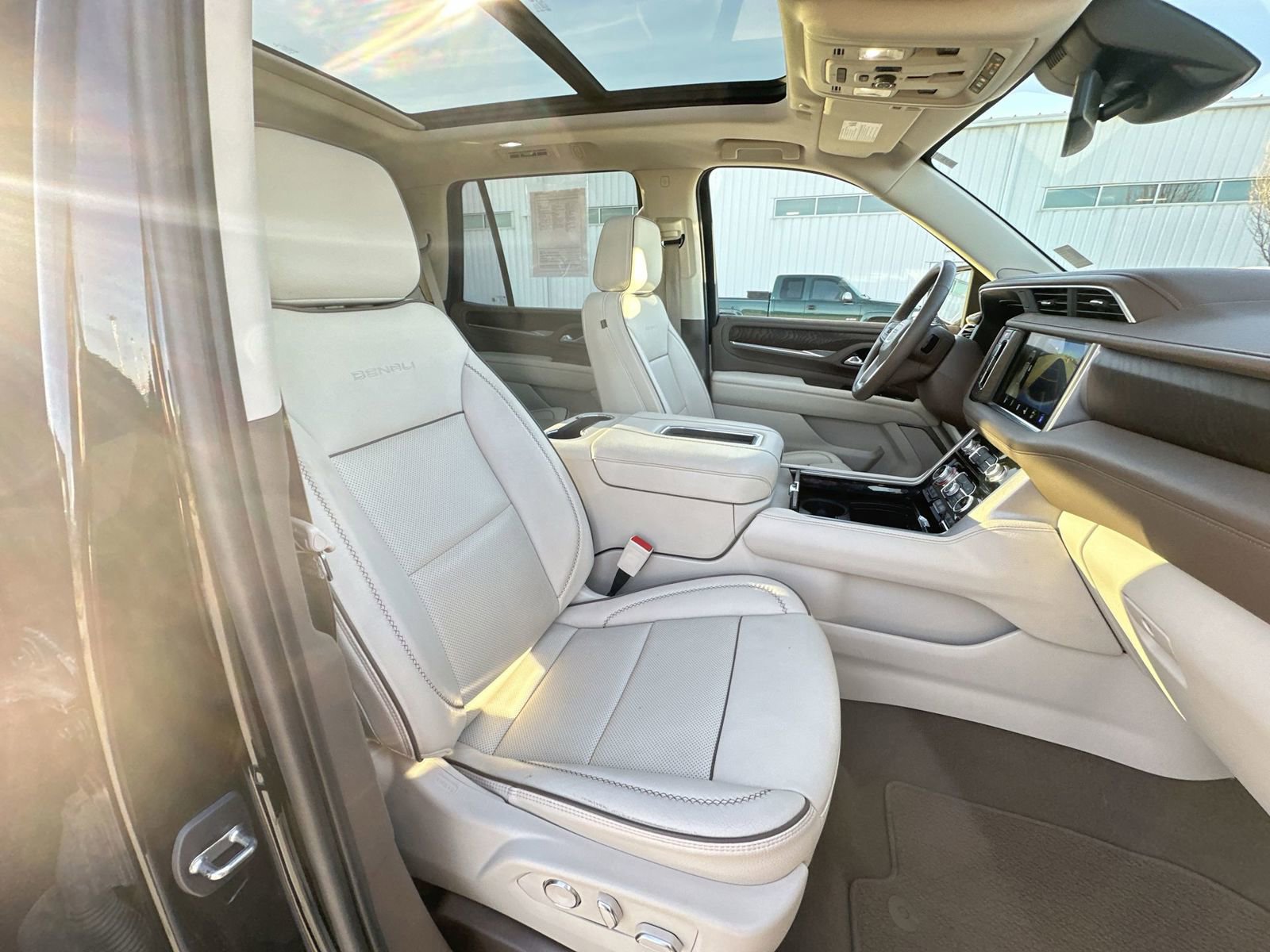 Used 2023 GMC Yukon Denali AWD/4WD image 29