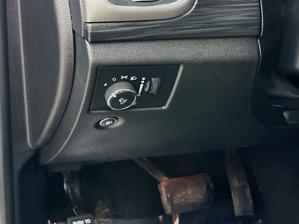 Used 2019 Jeep Grand Cherokee Laredo image 15