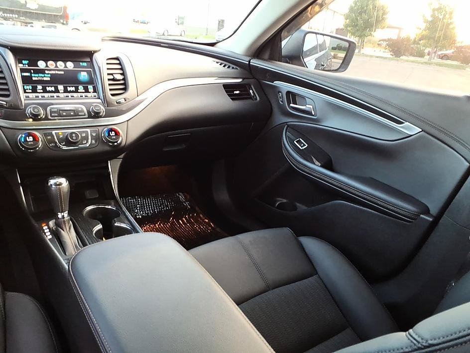 Used 2018 Chevrolet Impala LT FWD image 21