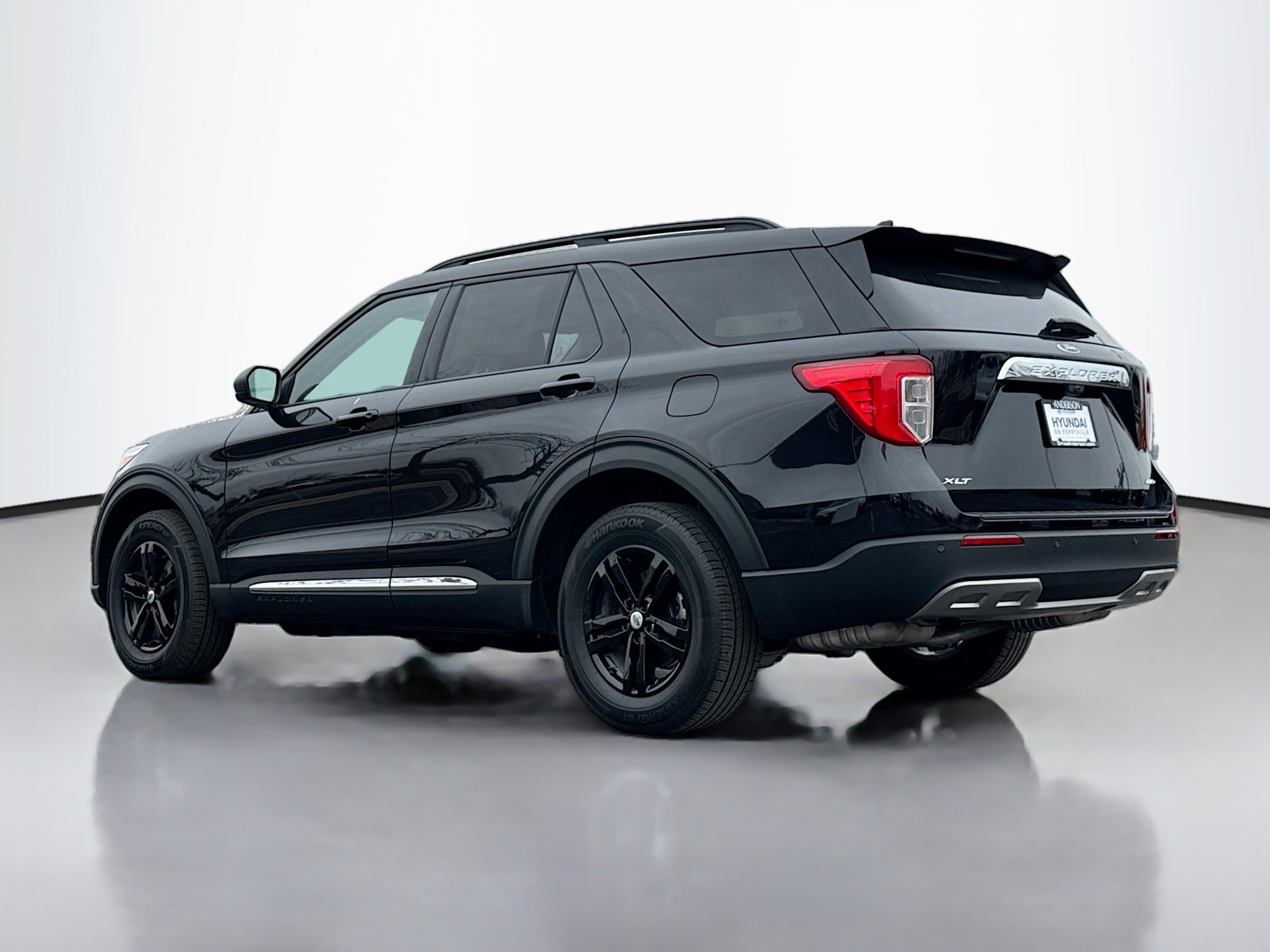 Used 2023 Ford Explorer XLT w/ Equipment Group 202A image 14