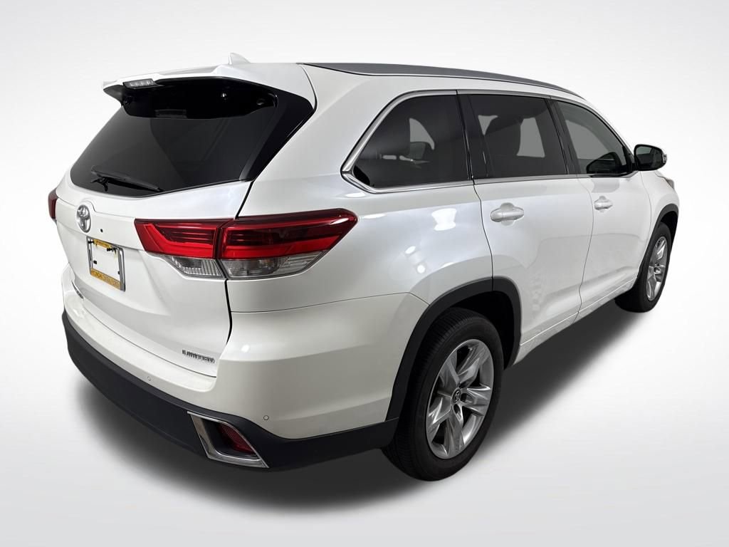 Used 2017 Toyota Highlander Limited image 3