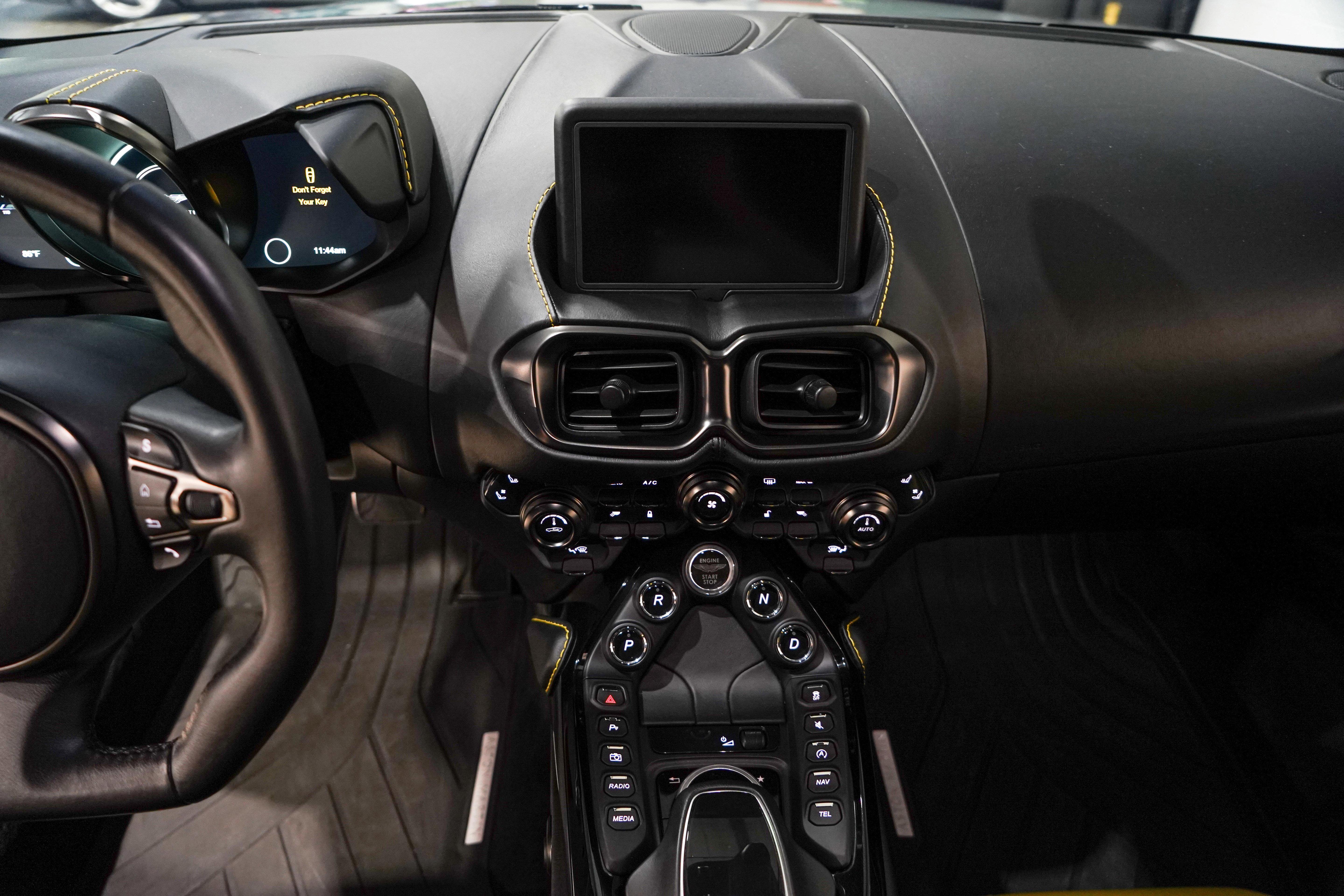 Used 2020 Aston Martin V8 Vantage Coupe RWD image 11
