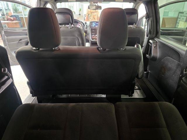 Used 2018 Dodge Grand Caravan SE FWD image 29